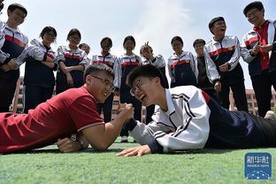 泣不成声！日本高中女足亚军球员对观众痛哭+鞠躬！第32届！